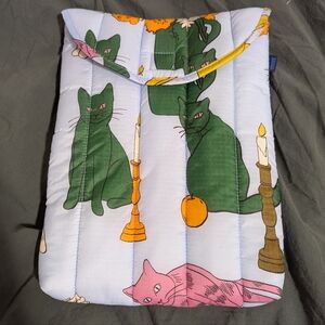 Baggu 13/14 puffy laptop sleeve in table cats print